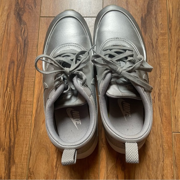 Women's Nike Air Max Thea Metallic Silver Chrome Sneaker Size 7 - Picture 12 of 16